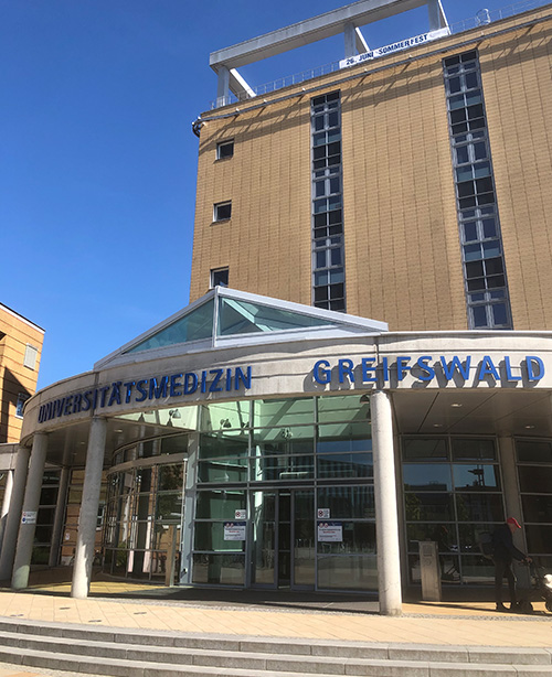 Eingang der Universitätsmedizin Greifswald